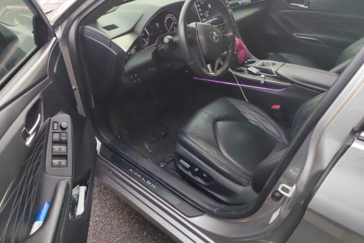 Used Toyota Avalon 2019 Dual-Engine 2.5L XLE Prestige Version China VI Standard Driver Seat