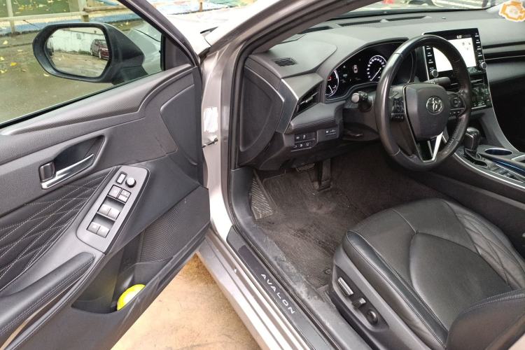 Used Toyota Avalon 2019 Dual-Engine 2.5L XLE Prestige Version China VI Standard Driver Seat