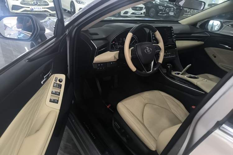 Used Toyota Avalon 2019 2.5L Touring Premium Version China VI Standard Driver Seat