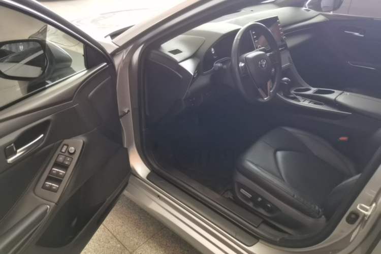 Used Toyota Avalon 2019 Dual-Engine 2.5L Luxury Edition China VI Standard Driver Seat