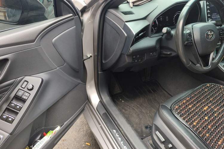 Used Toyota Avalon 2019 Dual-Engine 2.5L XLE Prestige Version China VI Standard Driver Seat