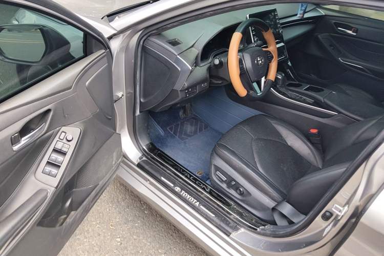 Used Toyota Avalon 2019 Dual-Engine 2.5L Luxury Edition China VI Standard Driver Seat