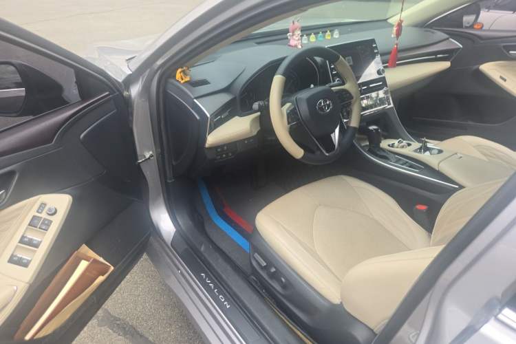 Used Toyota Avalon 2019 2.5L Touring Premium Version China VI Standard Driver Seat