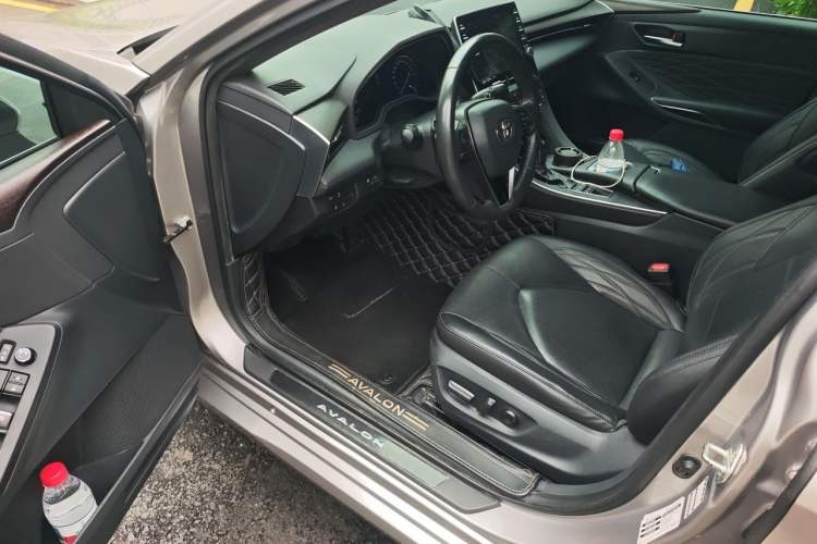 Used Toyota Avalon 2019 2.5L Touring Premium Version China VI Standard Driver Seat