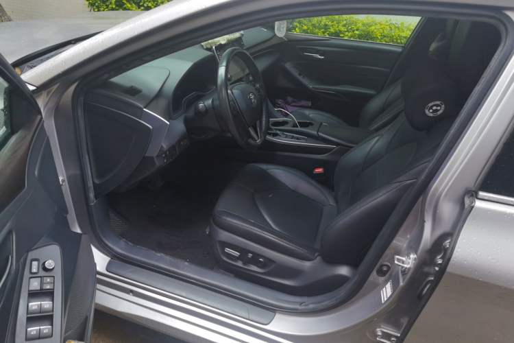 Used Toyota Avalon 2019 2.0L Luxury Edition China VI Standard Driver Seat