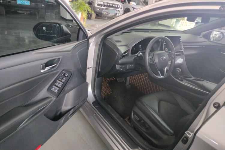 Used Toyota Avalon 2019 Dual-Engine 2.5L Luxury Edition China VI Standard Driver Seat