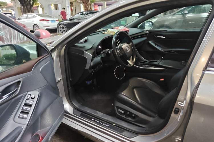 Used Toyota Avalon 2019 2.0L XLE Premium Edition China VI Driver Seat