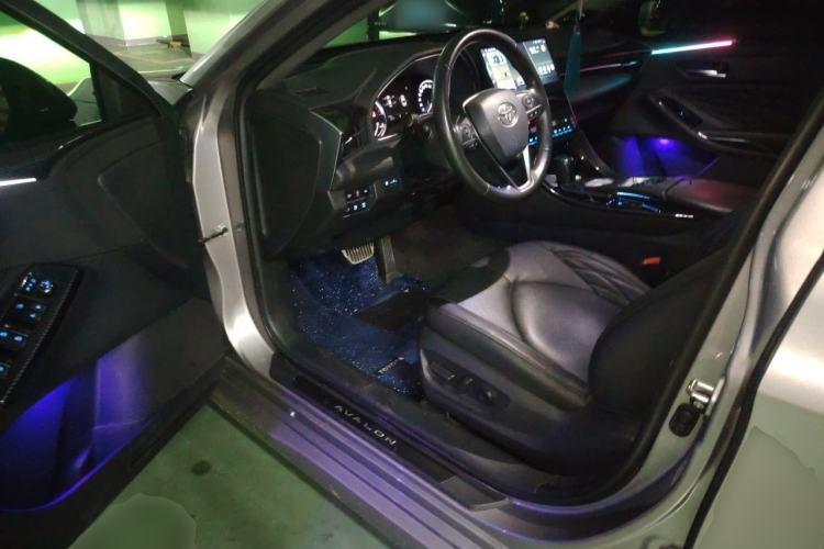 Used Toyota Avalon 2019 Dual-Engine 2.5L XLE Prestige Version China V Standard Driver Seat