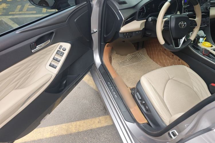 Used Toyota Avalon 2019 Dual-Engine 2.5L XLE Prestige Version China V Standard Driver Seat