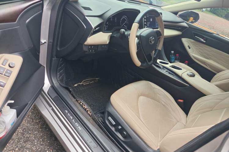 Used Toyota Avalon 2019 2.5L Touring Premium Version China VI Standard Driver Seat