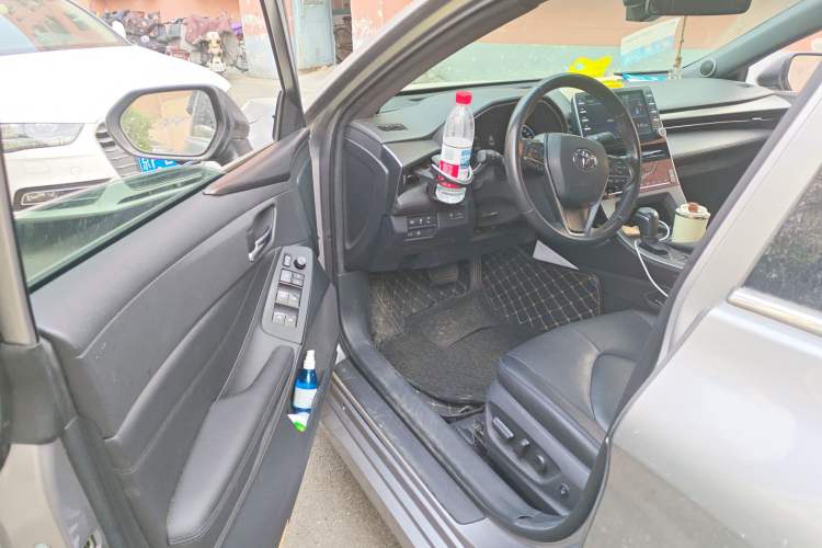 Used Toyota Avalon 2019 Dual-Engine 2.5L Luxury Edition China VI Standard Driver Seat