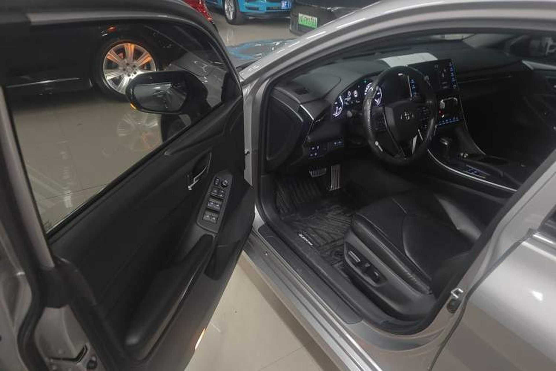 Used Toyota Avalon 2019 Dual-Engine 2.5L Luxury Edition China VI Standard Driver Seat