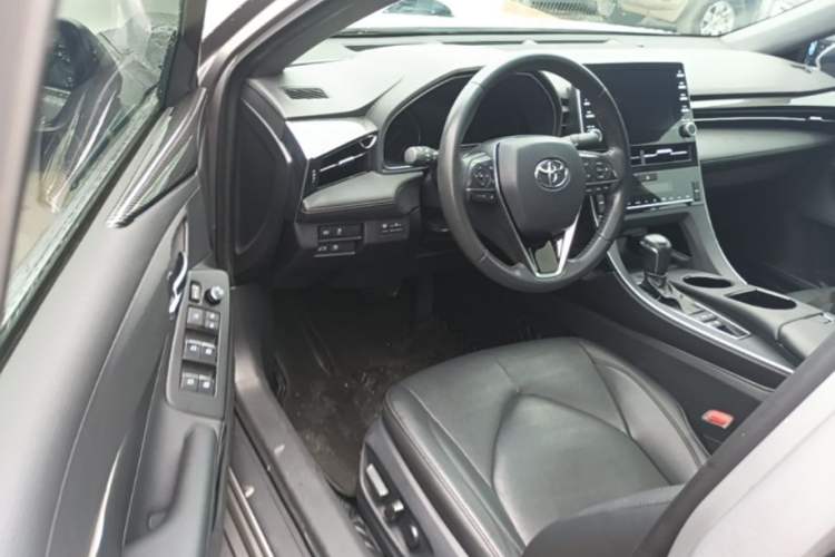 Used Toyota Avalon 2019 Dual-Engine 2.5L Luxury Edition China VI Standard Driver Seat
