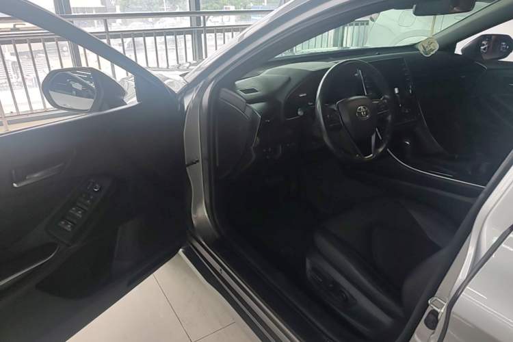 Used Toyota Avalon 2019 2.0L Luxury Edition China VI Standard Driver Seat