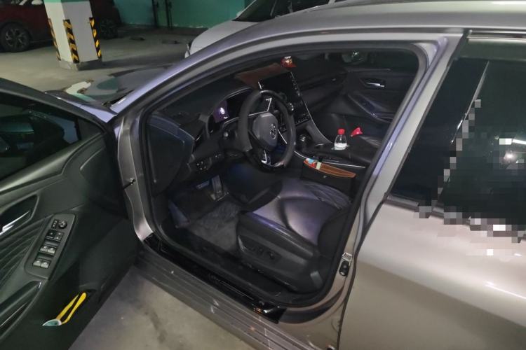 Used Toyota Avalon 2019 Dual-Engine 2.5L XLE Prestige Version China VI Standard Driver Seat