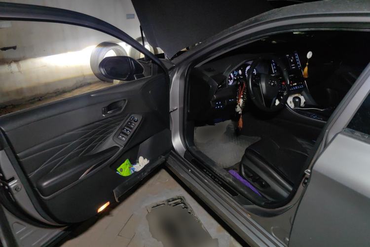 Used Toyota Avalon 2019 Dual-Engine 2.5L XLE Prestige Version China VI Standard Driver Seat