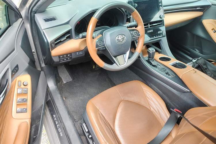 Used Toyota Avalon 2019 Dual-Engine 2.5L Limited Flagship Edition China V Standard Driver Seat