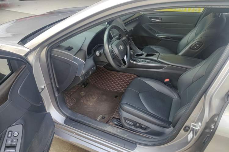 Used Toyota Avalon 2019 2.0L Luxury Edition China VI Standard Driver Seat