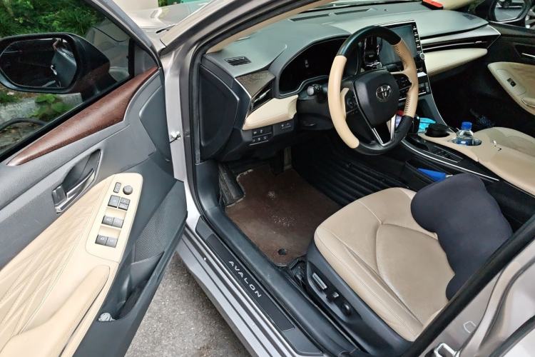 Used Toyota Avalon 2019 2.5L Touring Premium Version China VI Standard Driver Seat