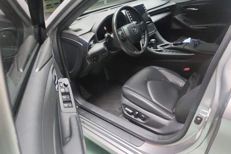 Used Toyota Avalon 2019 Dual-Engine 2.5L Luxury Edition China VI Standard Driver Seat