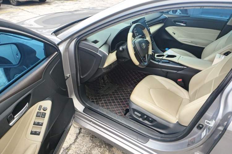 Used Toyota Avalon 2019 2.0L Luxury Edition China VI Standard Driver Seat