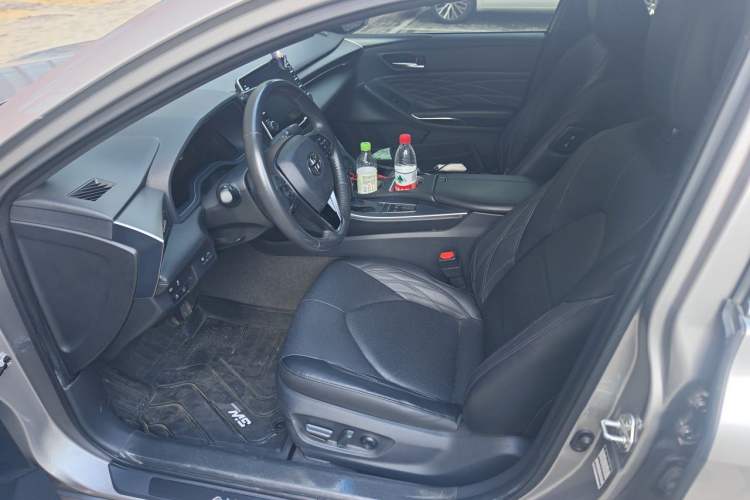 Used Toyota Avalon 2019 Dual-Engine 2.5L XLE Prestige Version China VI Standard Driver Seat