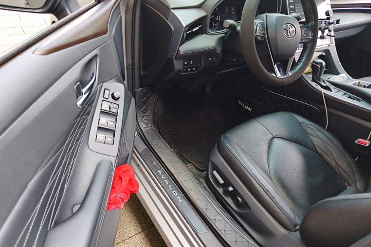 Used Toyota Avalon 2019 2.5L Touring Premium Version China VI Standard Driver Seat