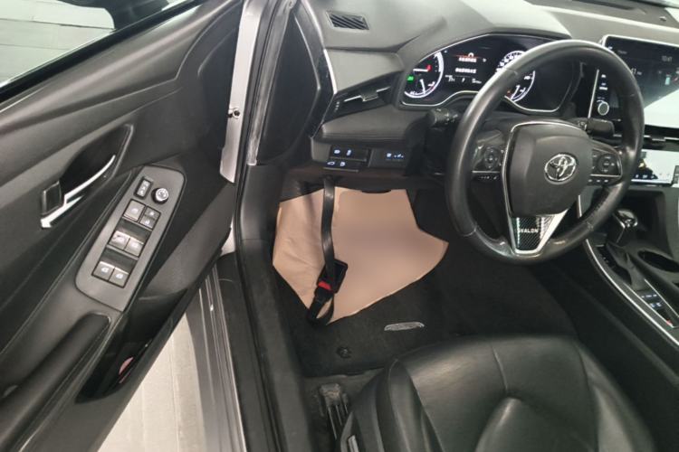 Used Toyota Avalon 2019 Dual-Engine 2.5L Luxury Edition China VI Standard Driver Seat