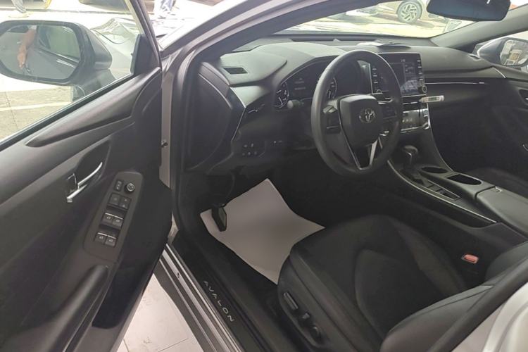 Used Toyota Avalon 2019 2.0L XLE Premium Edition China VI Driver Seat