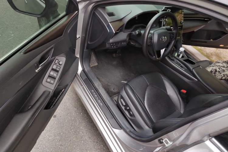 Used Toyota Avalon 2019 2.0L XLE Premium Edition China VI Driver Seat