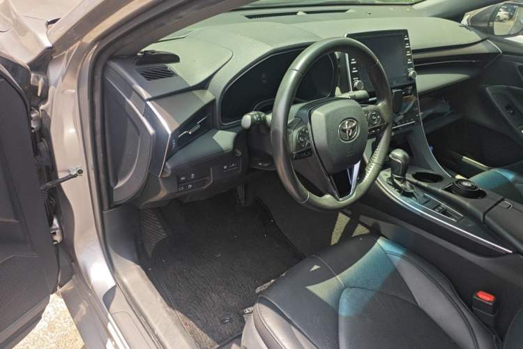 Used Toyota Avalon 2019 2.0L Luxury Edition China VI Standard Driver Seat
