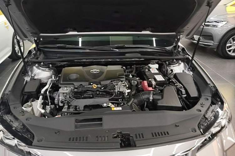 Used Toyota Avalon 2019 2.5L Ambition Version China VI Standard Engine Bay
