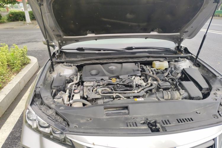 Used Toyota Avalon 2019 Dual-Engine 2.5L Luxury Edition China VI Standard Engine Bay
