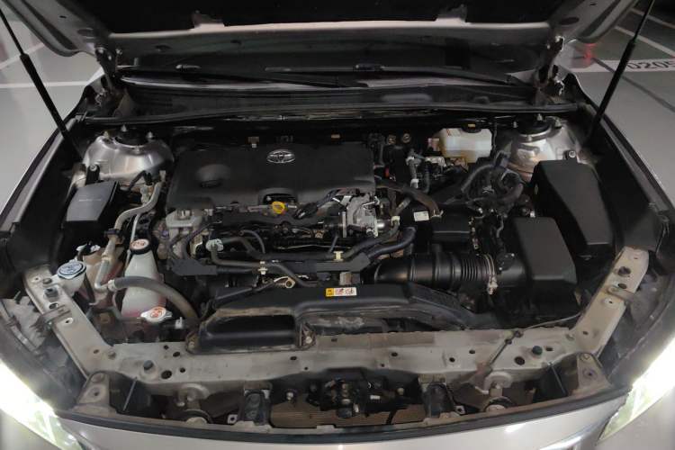 Used Toyota Avalon 2019 Dual-Engine 2.5L Luxury Edition China VI Standard Engine Bay