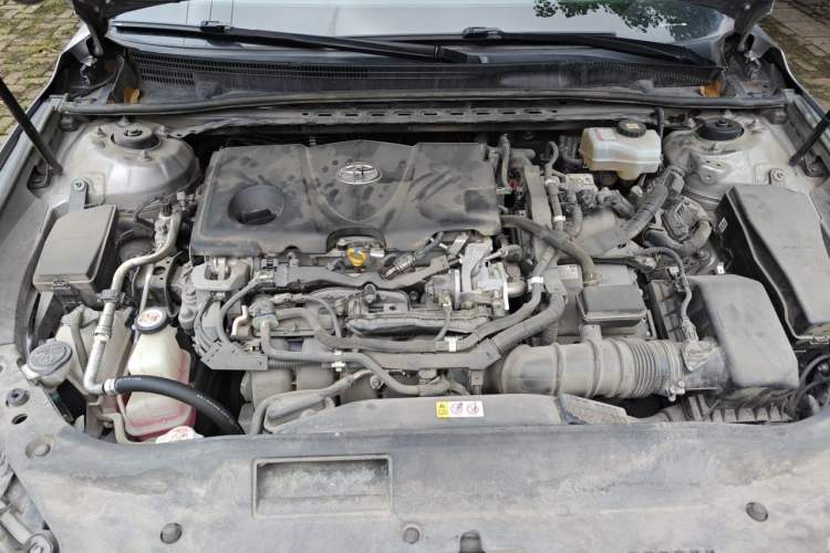 Used Toyota Avalon 2019 Dual-Engine 2.5L XLE Prestige Version China VI Standard Engine Bay