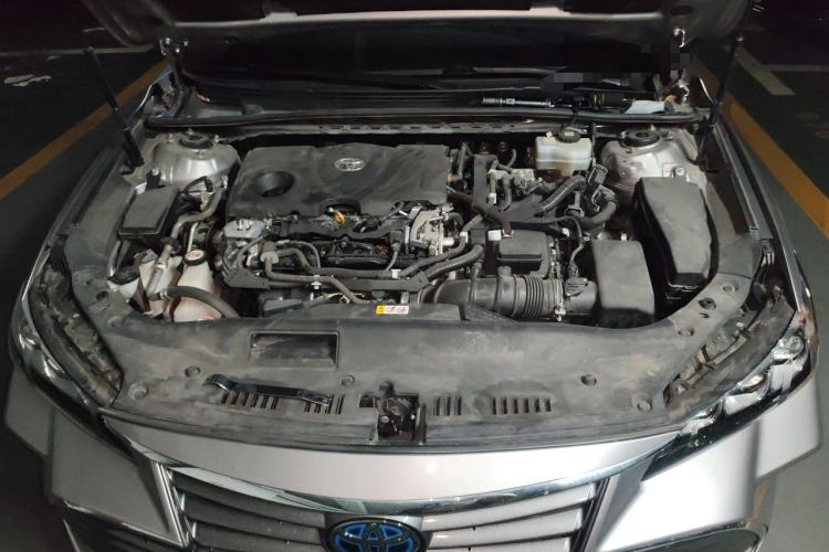 Used Toyota Avalon 2019 Dual-Engine 2.5L XLE Prestige Version China VI Standard Engine Bay