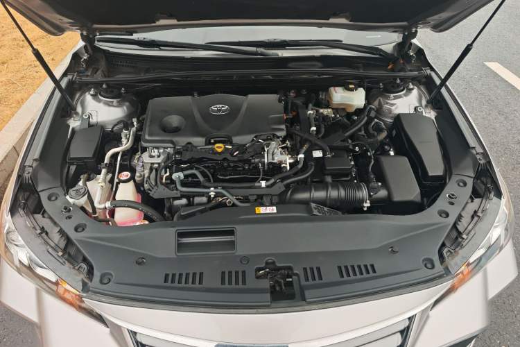 Used Toyota Avalon 2019 Dual-Engine 2.5L Luxury Edition China VI Standard Engine Bay