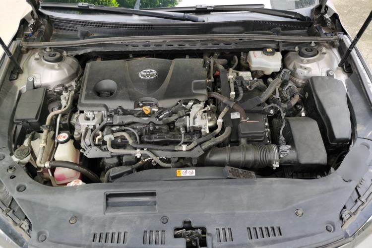 Used Toyota Avalon 2019 Dual-Engine 2.5L XLE Prestige Version China VI Standard Engine Bay