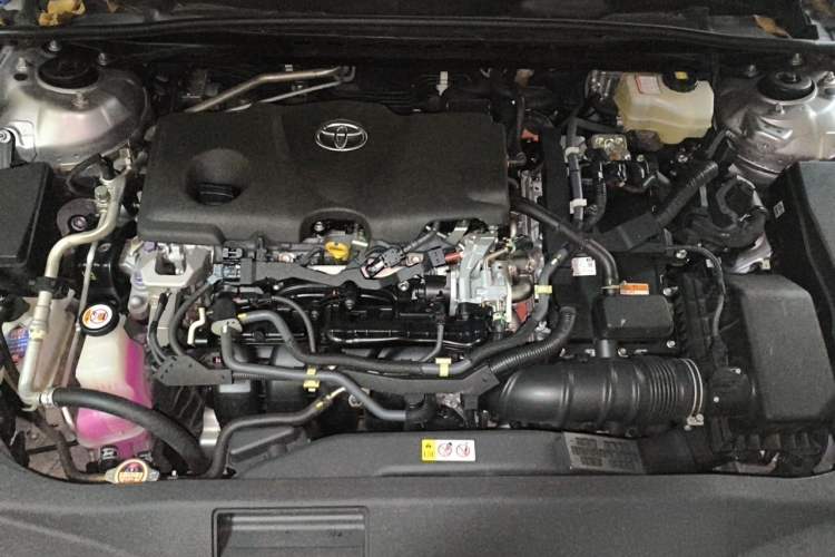 Used Toyota Avalon 2019 Dual-Engine 2.5L XLE Prestige Version China VI Standard Engine Bay