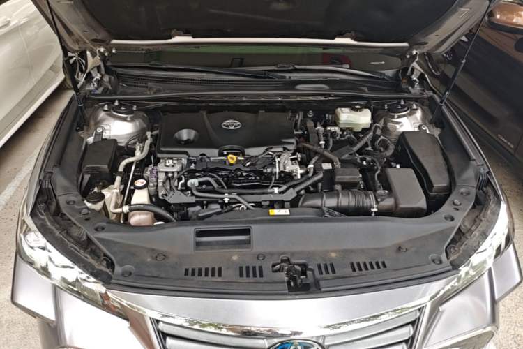 Used Toyota Avalon 2019 Dual-Engine 2.5L XLE Prestige Version China VI Standard Engine Bay