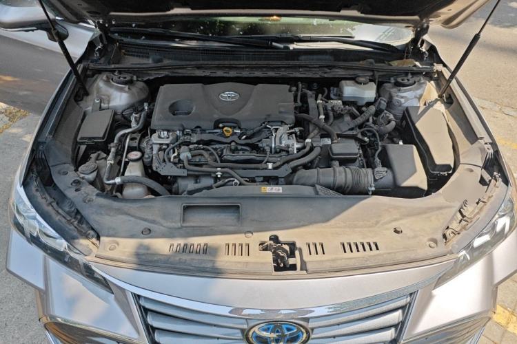 Used Toyota Avalon 2019 Dual-Engine 2.5L XLE Prestige Version China VI Standard Engine Bay