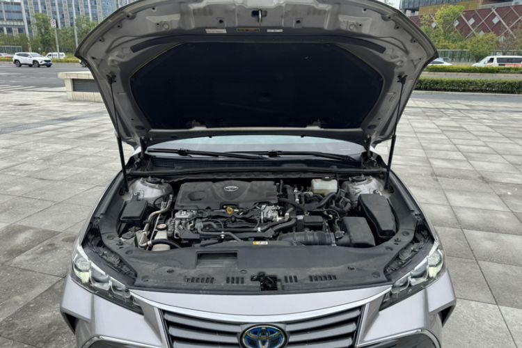 Used Toyota Avalon 2019 Dual-Engine 2.5L Luxury Edition China VI Standard Engine Bay