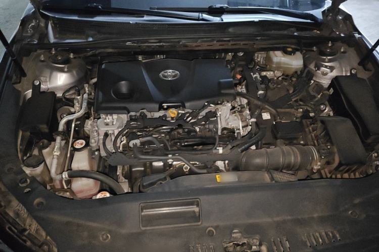 Used Toyota Avalon 2019 Dual-Engine 2.5L XLE Prestige Version China VI Standard Engine Bay