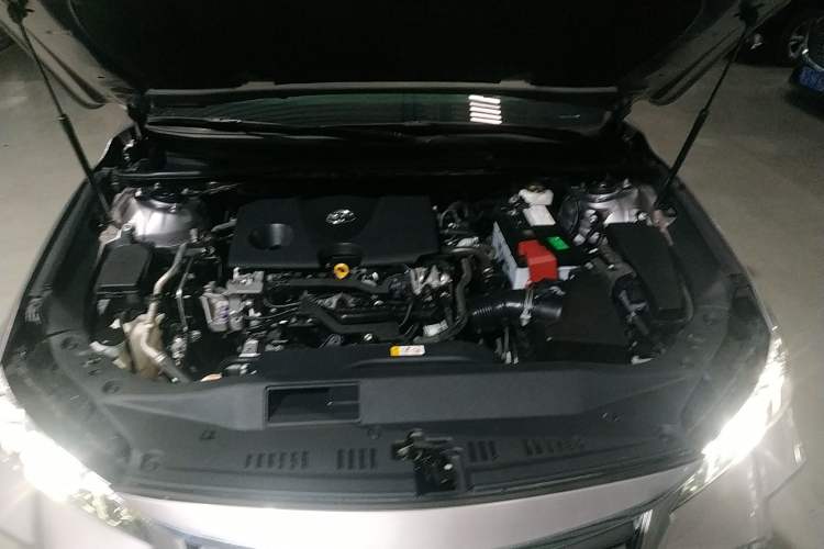 Used Toyota Avalon 2019 2.0L Luxury Edition China VI Standard Engine Bay