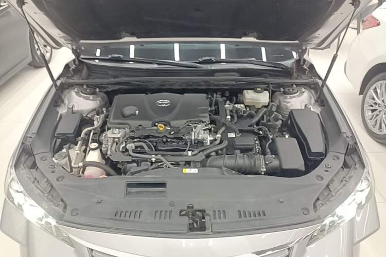 Used Toyota Avalon 2019 Dual-Engine 2.5L Luxury Edition China VI Standard Engine Bay