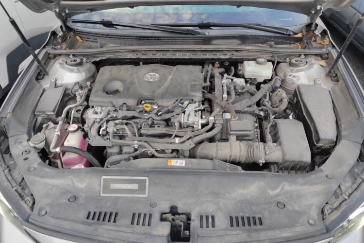 Used Toyota Avalon 2019 Dual-Engine 2.5L XLE Prestige Version China VI Standard Engine Bay