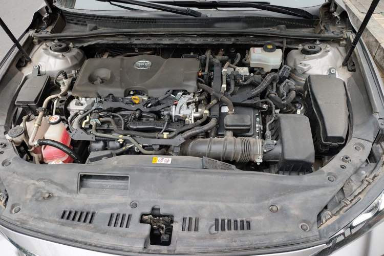 Used Toyota Avalon 2019 Dual-Engine 2.5L XLE Prestige Version China VI Standard Engine Bay
