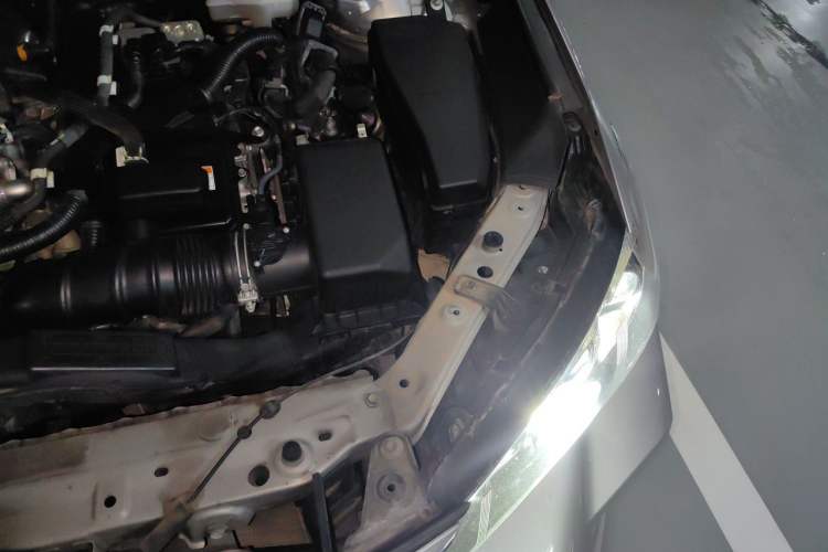 Used Toyota Avalon 2019 Dual-Engine 2.5L Luxury Edition China VI Standard Engine Bay Left