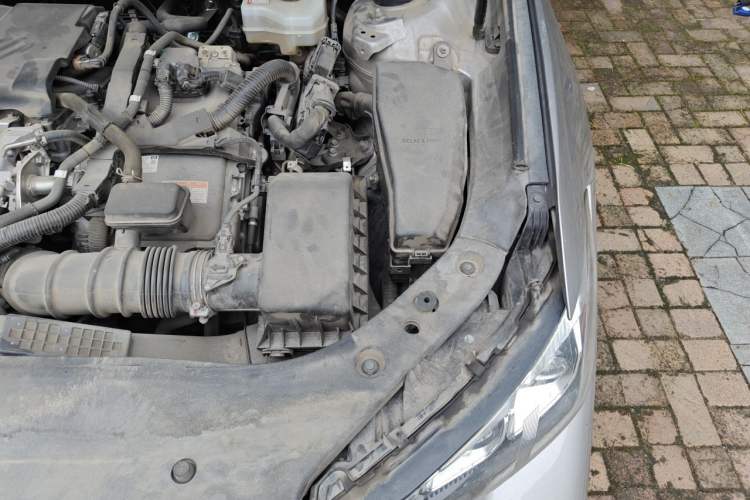 Used Toyota Avalon 2019 Dual-Engine 2.5L XLE Prestige Version China VI Standard Engine Bay Left