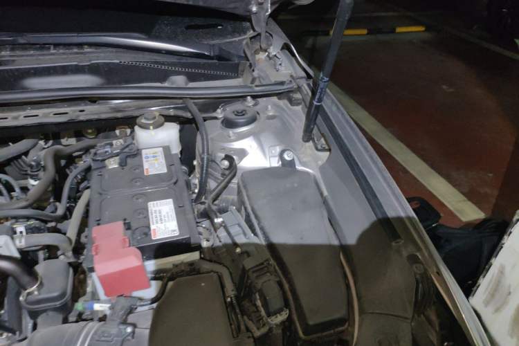 Used Toyota Avalon 2019 2.0L XLE Premium Edition China VI Engine Bay Left